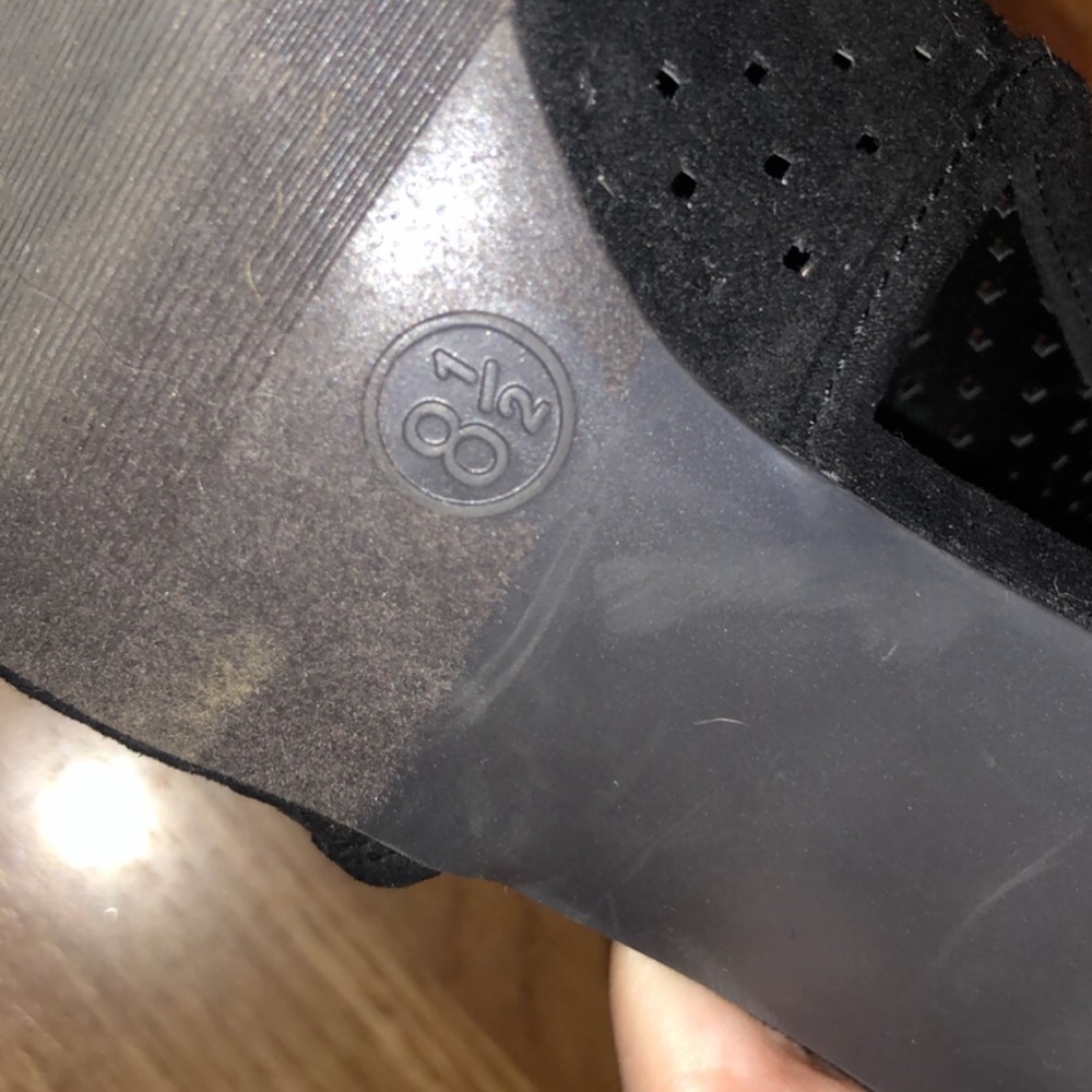 Heels - Picture 3 of 3